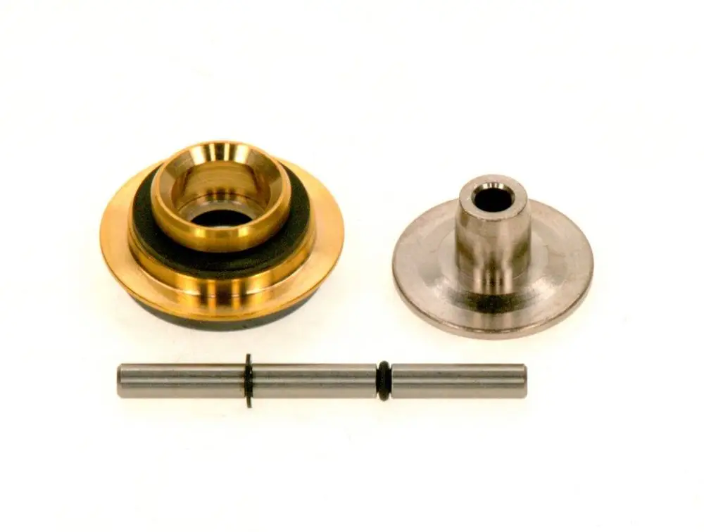 Drei Teile eines BOSCH Gasventils: eine goldene Drosselklappe, eine metallische Scheibe und eine Metallachse mit O-Ring.